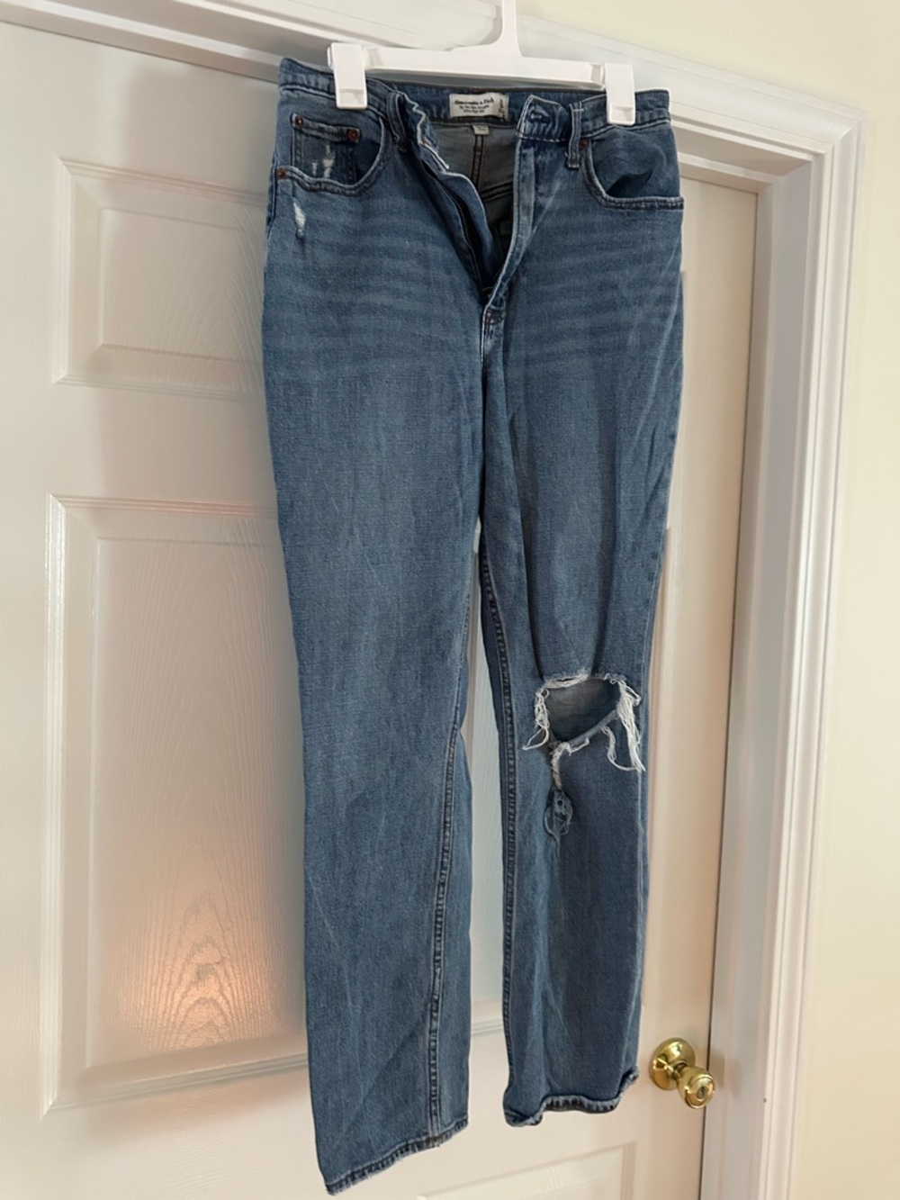 Abercrombie & Fitch Medium Blue Straight-Leg Jeans with Knee Rip